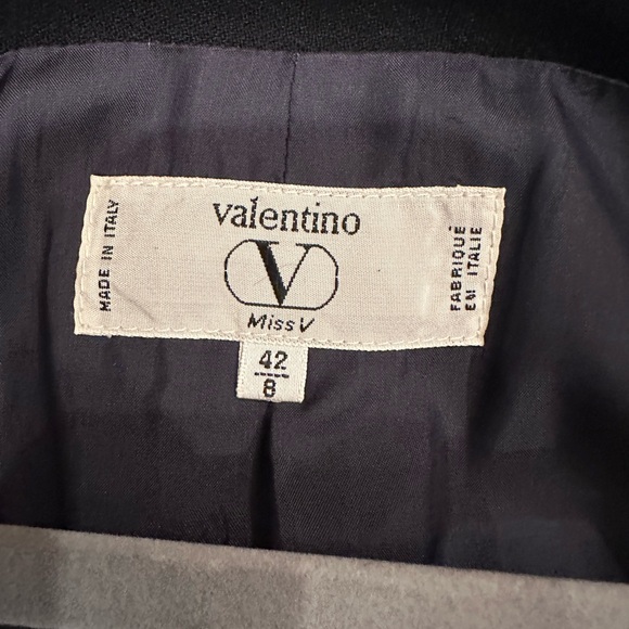 Valentino Cropped Navy Wool Jacket with Gold Buttons AUTHENTIC - Picture 5 of 9